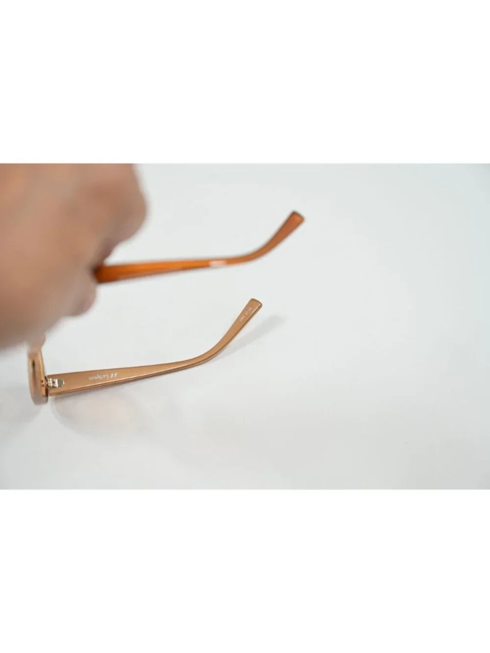 Le Specs excellent pre